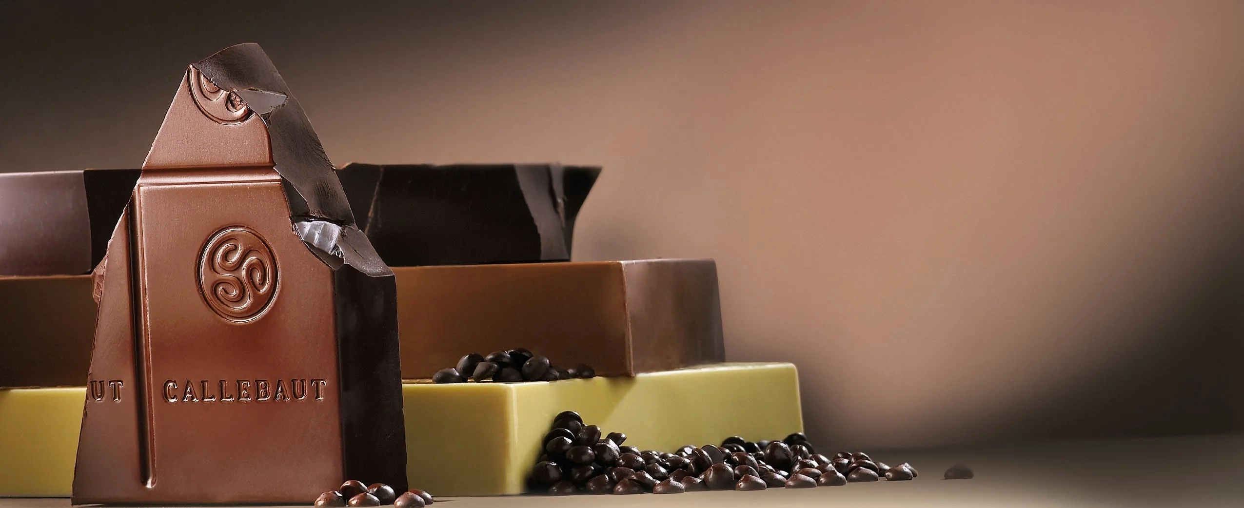 CALLEBAUT - WHITE CONFECTIONERY EZ MELT 50LB - Barry Callebaut Canadian Distribution - Ships Free Within Canada on Orders Above CAD $199 - Image 2