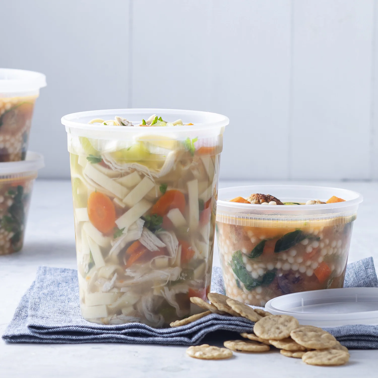 Container Plastic Deli Translucent With Lid - 240 x 32 oz - Delitainer - Packaging and Accessories - Restaurant Supplies and Equipment - Canadian Distribution - Image 8