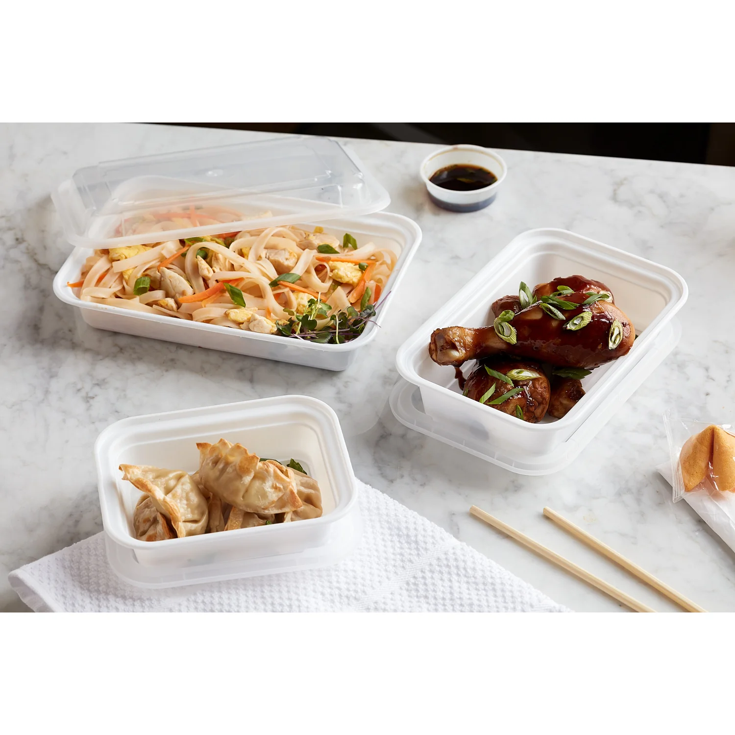 Container Plastic Rectangle White with Lid - 150 x 12 oz - Versatainer - Packaging and Accessories - Restaurant Supplies and Equipment - Canadian Distribution - Image 6