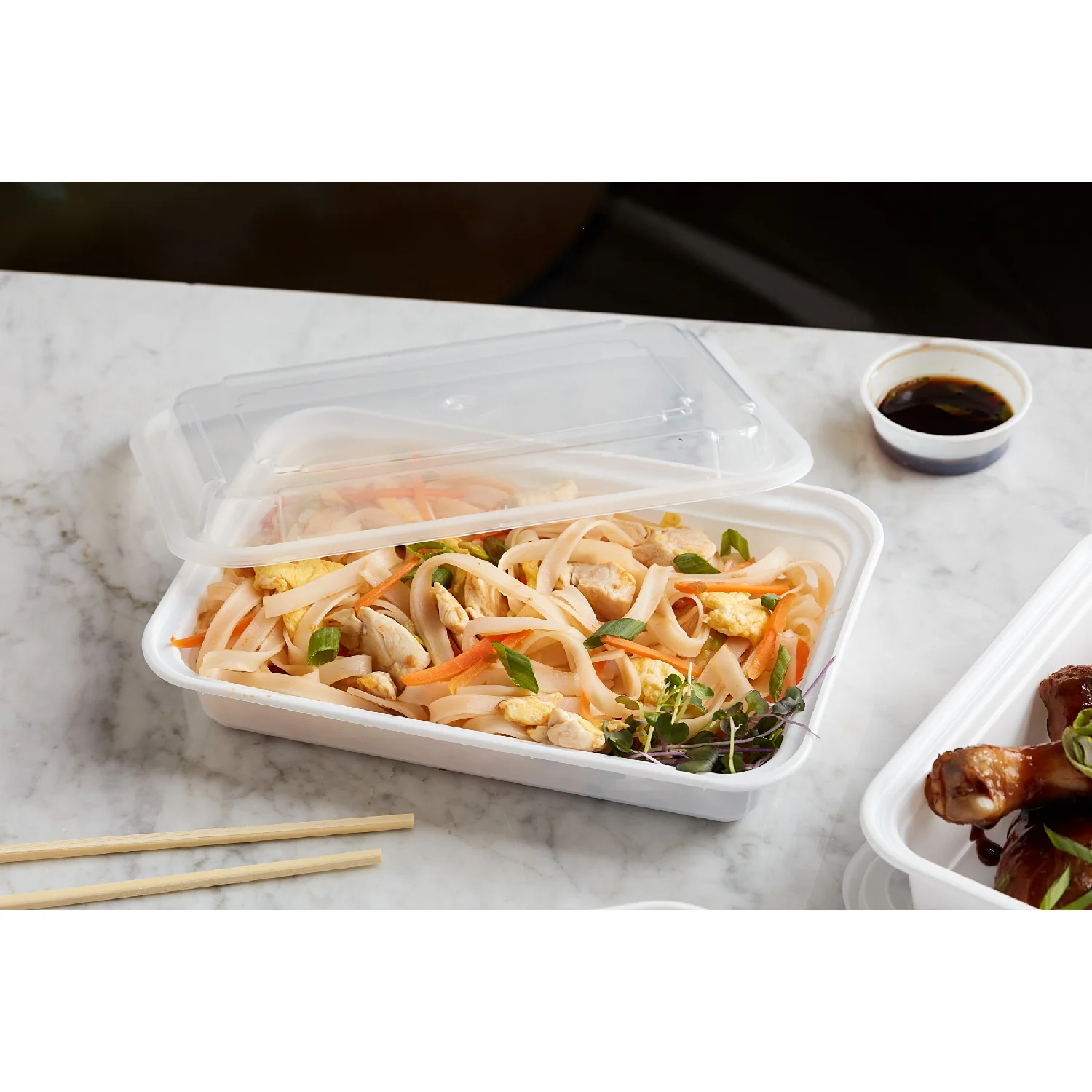 Container Plastic Rectangle White with Lid - 150 x 38 oz - Versatainer - Packaging and Accessories - Restaurant Supplies and Equipment - Canadian Distribution - Image 7