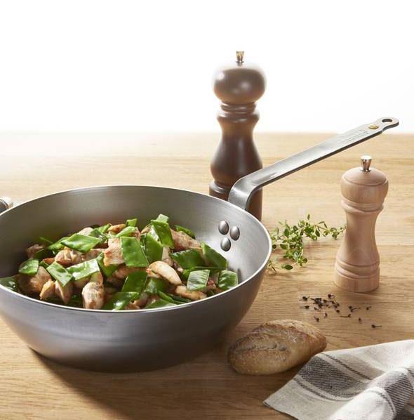 DE BUYER Mineral B Carbon Steel Country Fry Pan with Long Handle, 9.5 in (24 cm) - Canadian Distribution - Ships Free Within Canada on Orders Above CAD $199 - Image 3