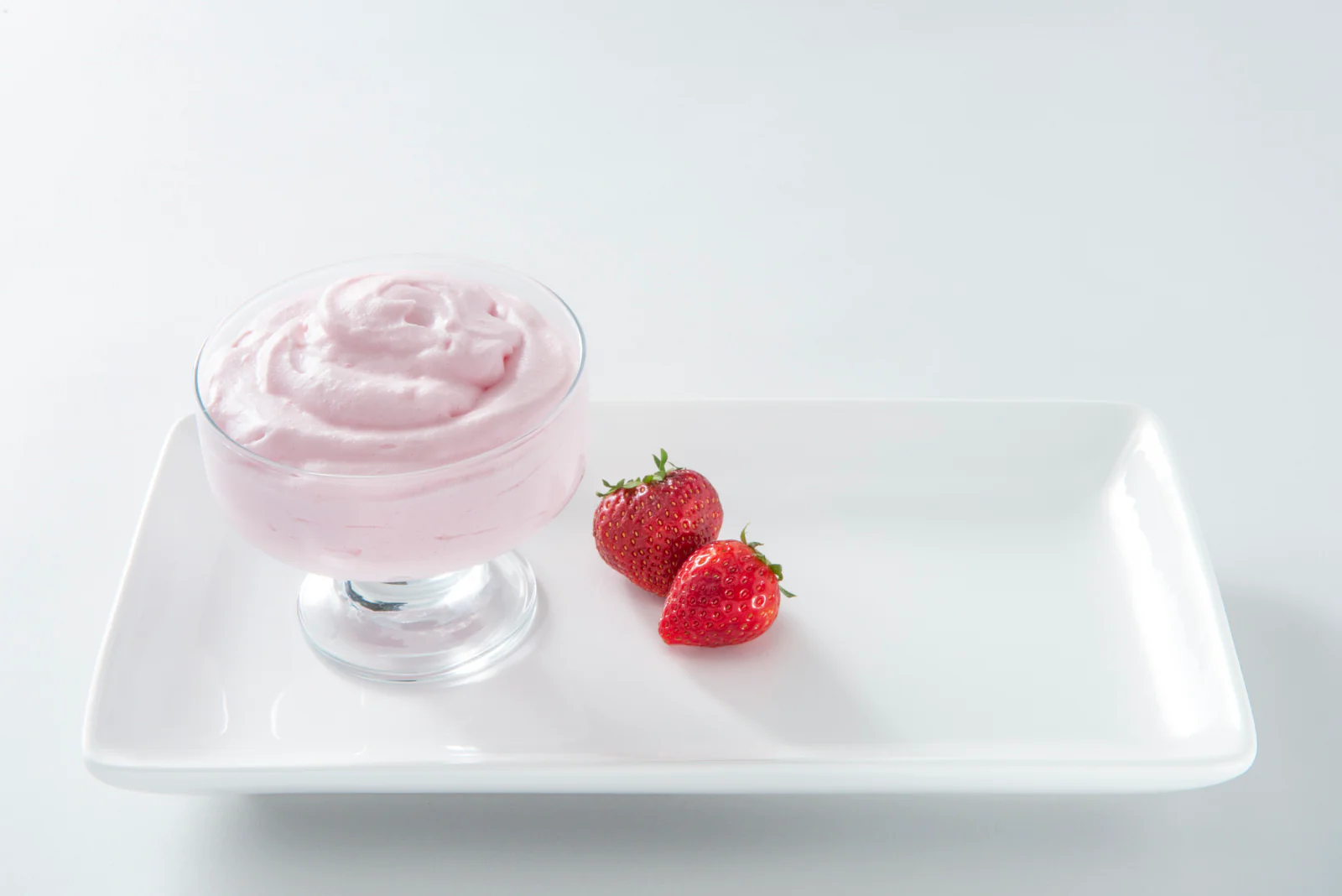 Mousse Mix Strawberry Instant - 4 x 616 g - Oetker - Baking Mixes and Ingredients - Canadian Distribution - Ships Free Within Canada on Orders Above CAD $199 - Image 2