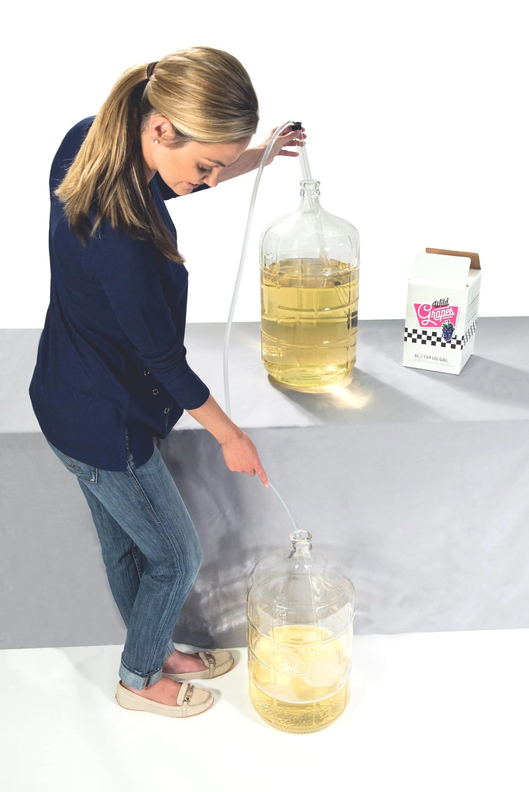 Wild Grapes – DIY Wine Making Kit – Cabernet Sauvignon Style – 30 Bottles / 23L – Complete Kit - Canadian Distribution - Ships Free Within Canada on Orders Above CAD $199 - Image 3
