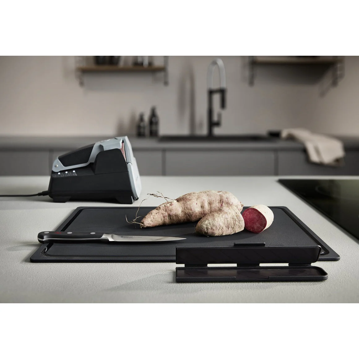WUSTHOF Flexible TPU Cutting Board – Black, 20.5 x 13 x 0.1 in (52 x 33 cm) - Canadian Distribution - Image 3