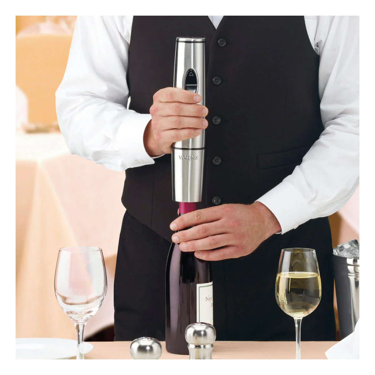 WWO120 Electric Wine Bottle Opener with Recharging Station by Waring Commercial - Image 2